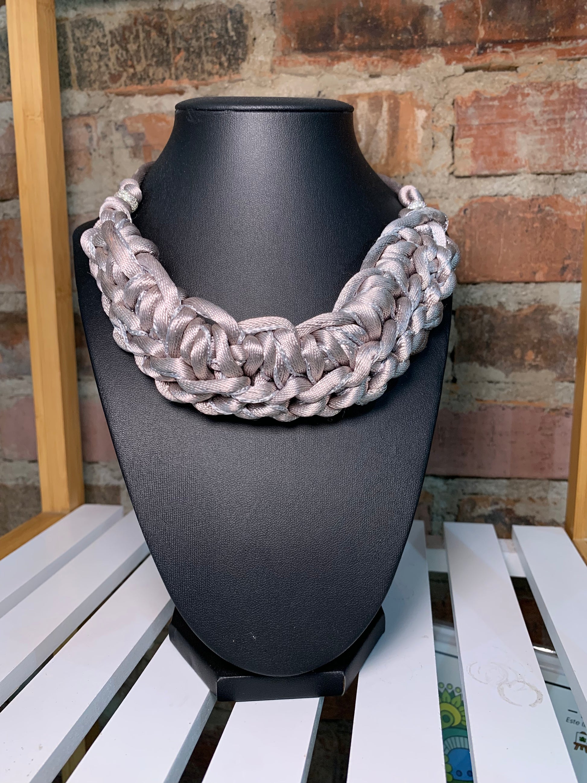Collar Entrelace - MB280