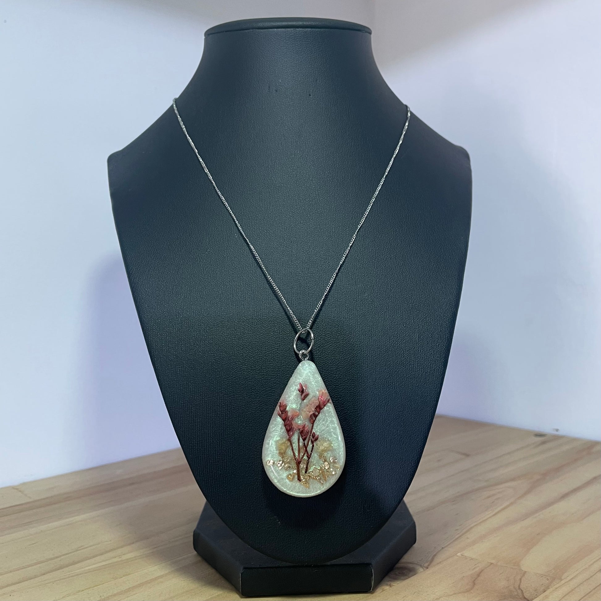 Escarlata - Clara’s Studio