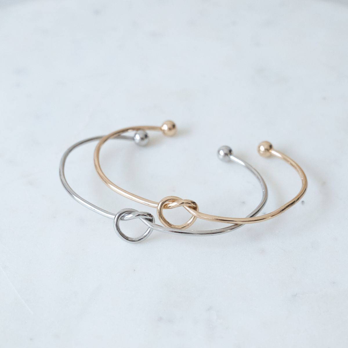 Pulsera Nudo Corazón Plateado